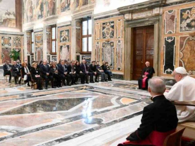 Papa Francesco e le donne: denunciamo le ingiustizie a cui sono sottoposte