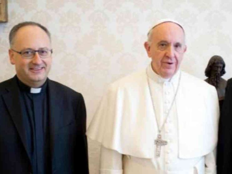 Spadaro: «Diplomazia dell’umiltà, la rivoluzione di Francesco»