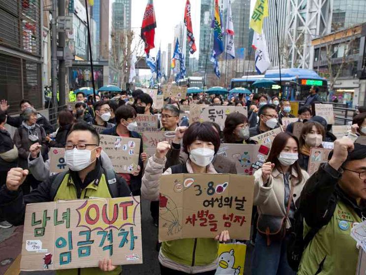 Altro che settimana corta: in Corea del Sud in ufficio 11,5 ore al giorno