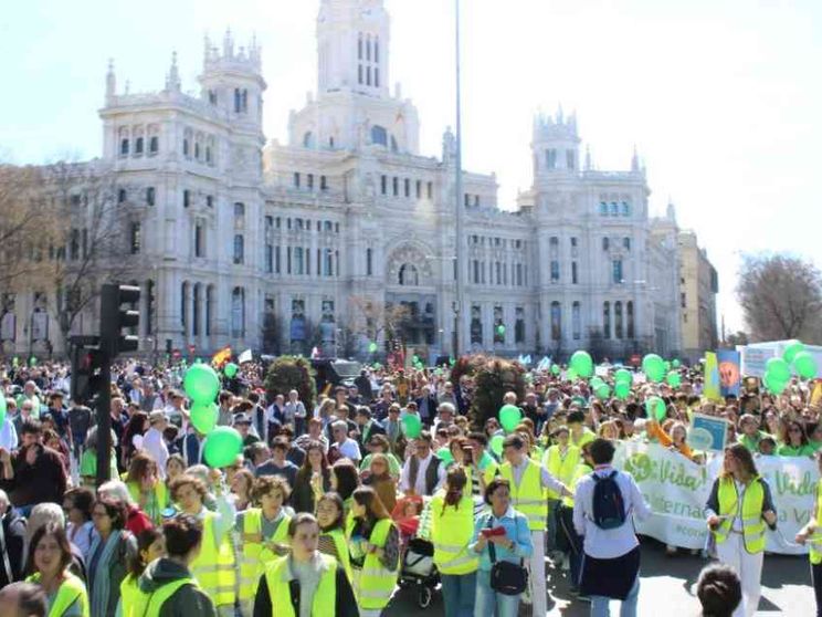 Aborto, eutanasia, ley trans: il «sì alla vita» della piazza di Madrid