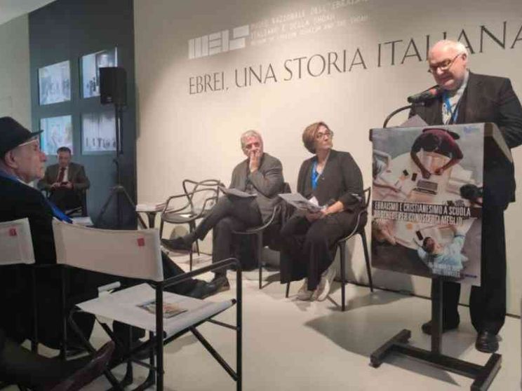 Sedici schede per conoscersi. A cominciare dalla scuola