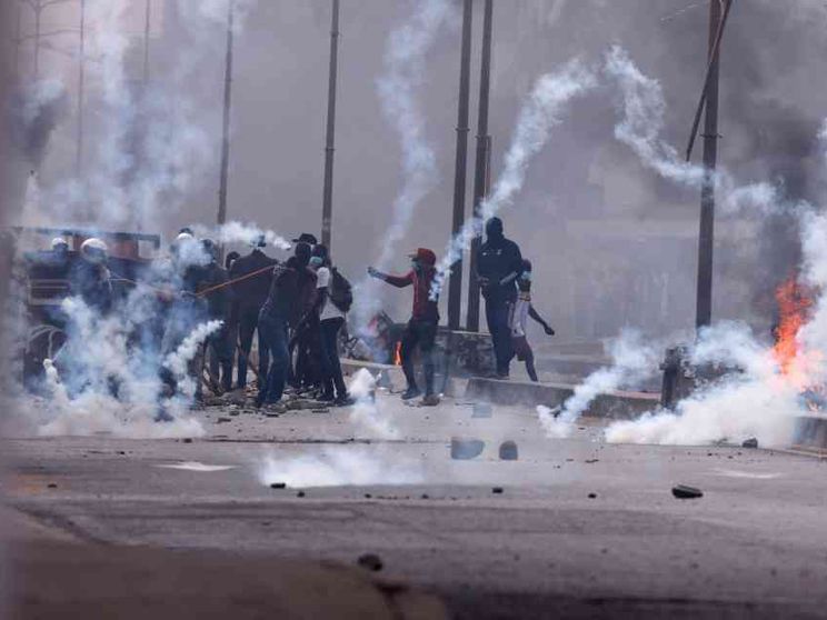 In Senegal l'opposizione scende in piazza, scontri nel cuore di Dakar