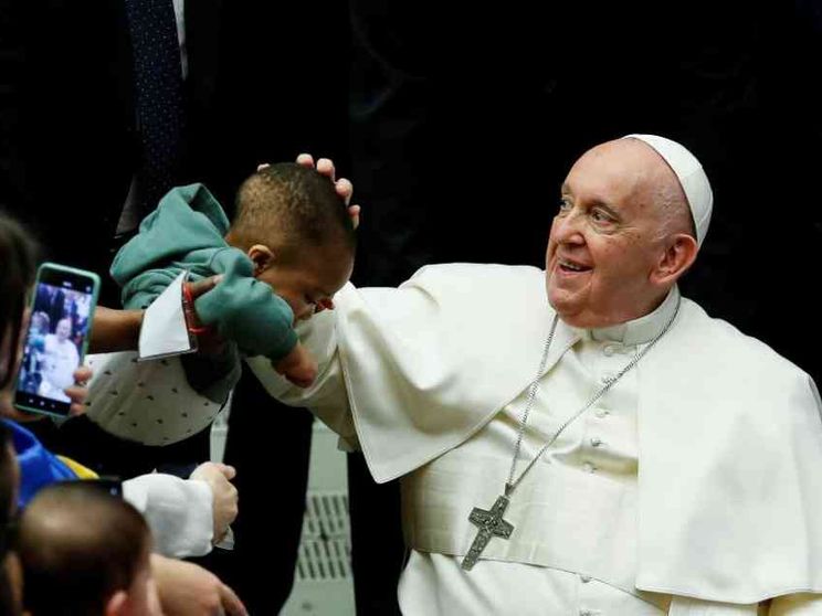 Il Papa: «I corridoi umanitari indicano una strada all'Europa»