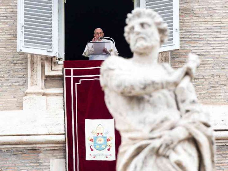 Il Papa: non dimentichiamo l'Ucraina che soffre per i crimini della guerra