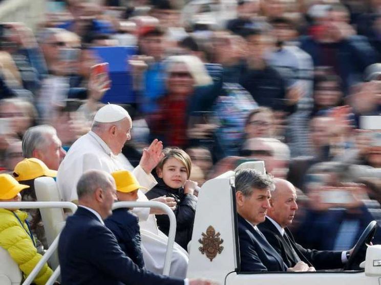 Papa Francesco: la Chiesa che non si rinnova è un pezzo da museo