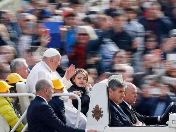Papa Francesco: la Chiesa che non si rinnova è un pezzo da museo