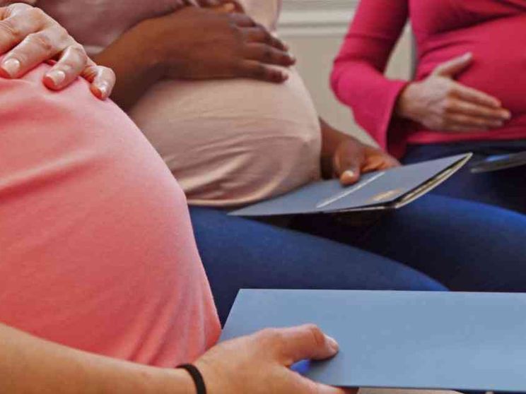 Domande urgenti sull'umano sotto la greve luna dell'artificio