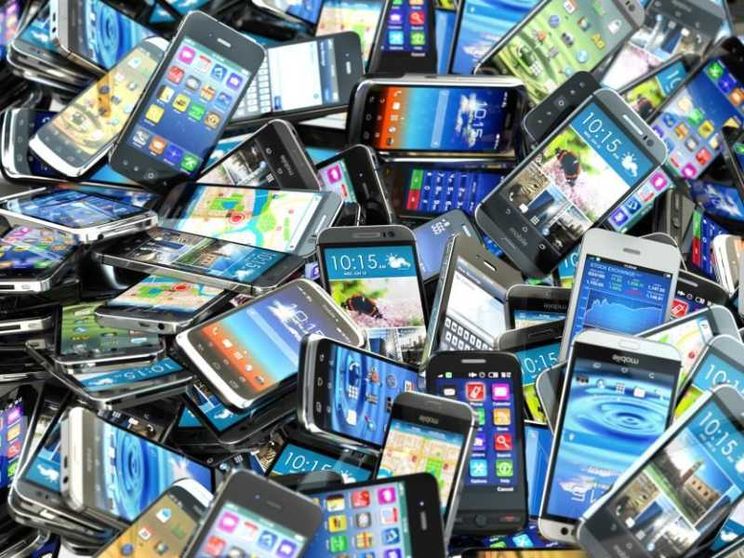 Oro e terre rare: il vecchio telefonino è un giacimento (per tutti)