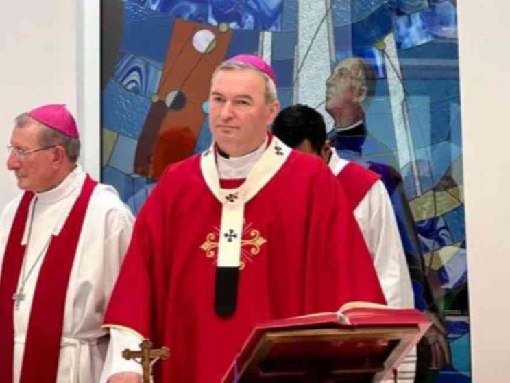 «Io, vescovo d’Albania, che a 16 anni sono arrivato in Italia su un barcone»