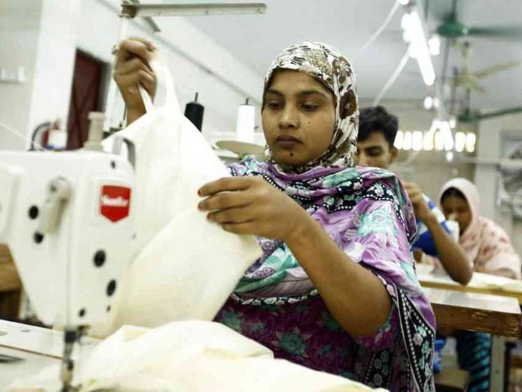 Nel settore tessile del Bangladesh migliorano le condizioni di lavoro