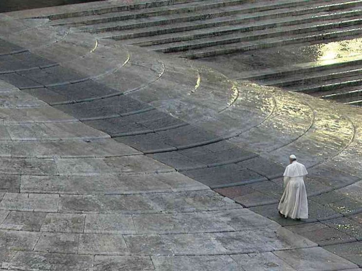 Vanno in orbita sul satellite le parole di speranza del papa nella pandemia