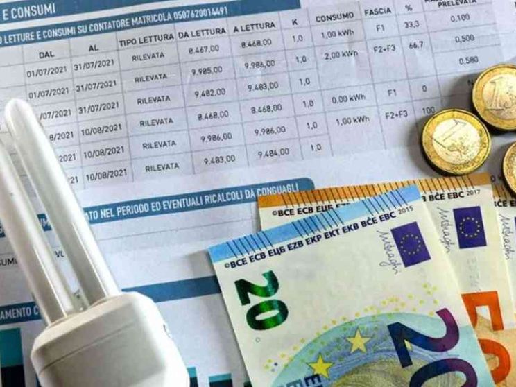 Bollette, misure da 5 miliardi. Condono penale per gli evasori