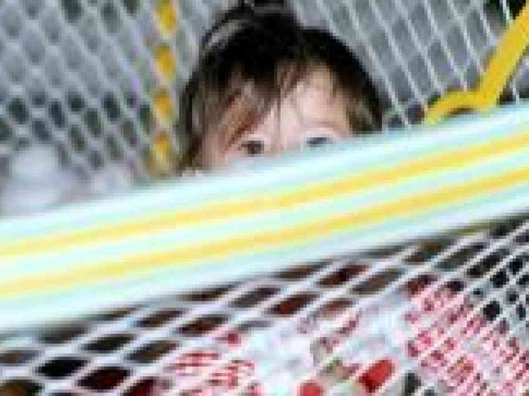 Coppie gay, scontro all’Europarlamento. Altre scintille tra Roccella e sindaci