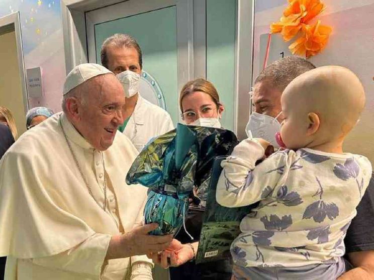 Il Papa torna a casa. Nella Domenica delle Palme presiede la Messa