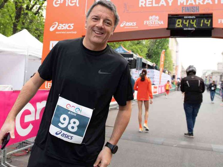 Matteo Renzi non lascia e raddoppia: è il nuovo direttore de Il Riformista