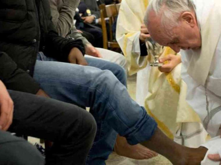 Il cappellano: il Papa in carcere, per i miei ragazzi un raggio di sole