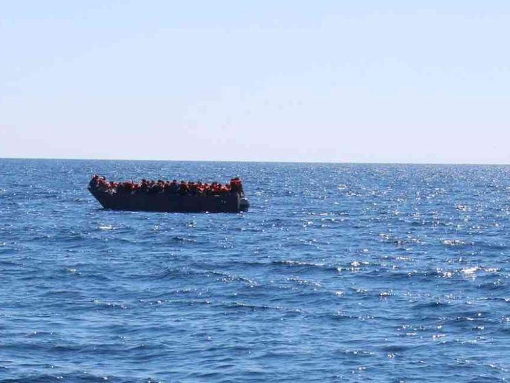 Naufragio davanti alla Tunisia, almeno 30 dispersi