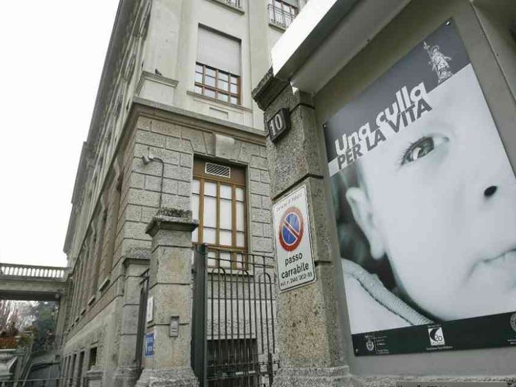 Il Tribunale cerca famiglia per Enea. «Se la mamma ci ripensa, la aiuteremo»