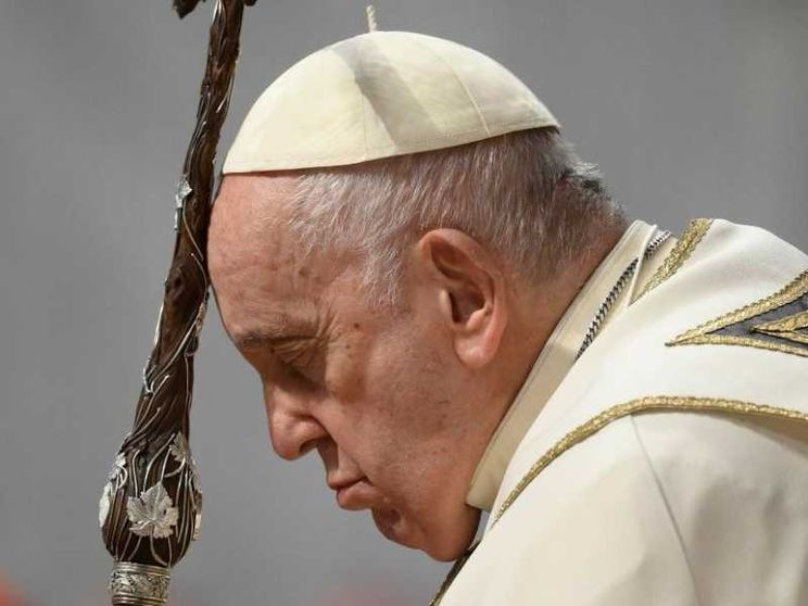 Papa Francesco: «Il diavolo attacca tutti. Attenti ai demoni "educati"»