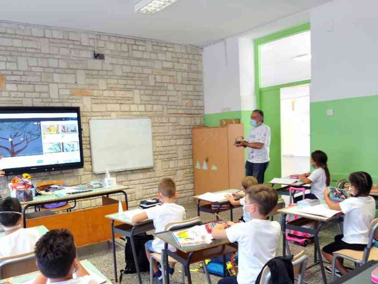 La maestra punita per l'Ave Maria: mi difenderò, non ho fatto nulla di male