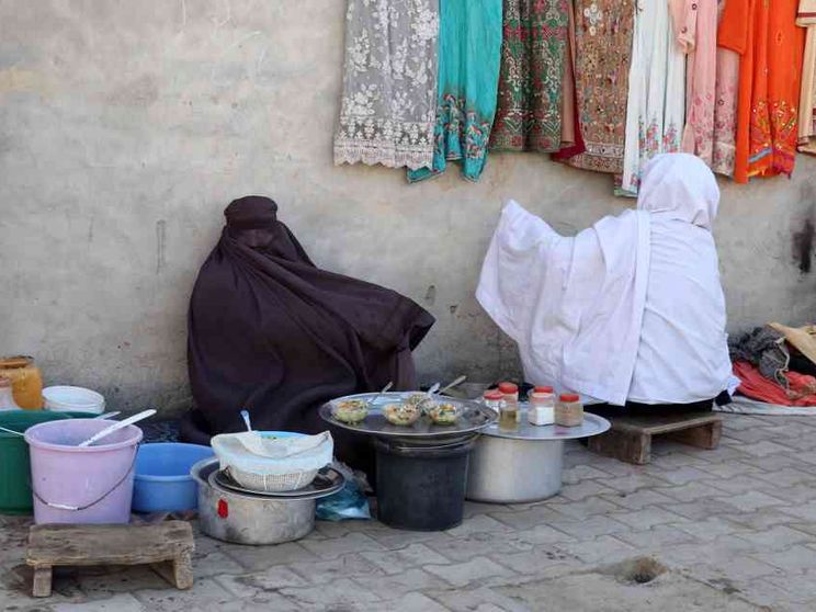 Herat, le donne cacciate dai ristoranti. L'Onu sfida i taleban