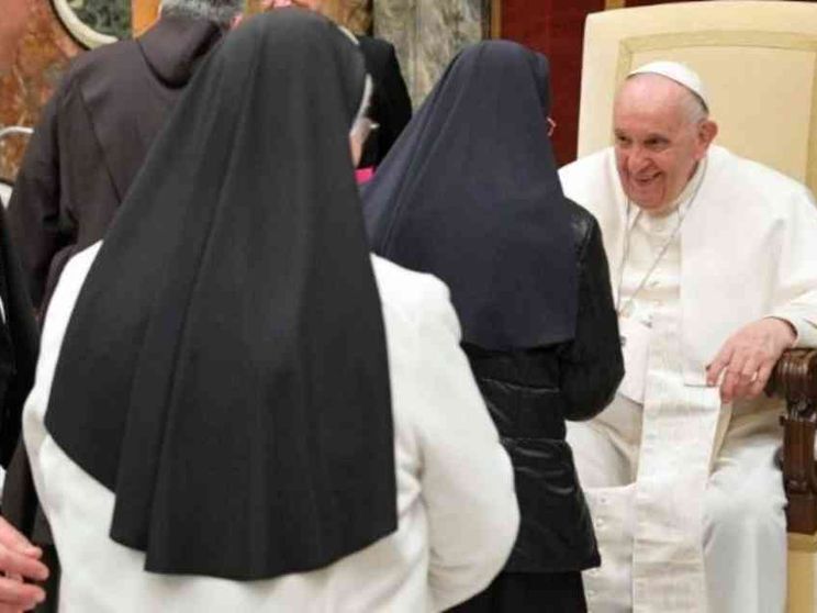 Il Papa alle consacrate: siate coraggiose. No all'amarezza, elisir del diavolo