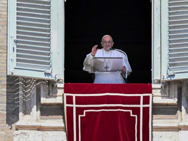 Il Papa, nelle piaghe di Gesù l’apertura a chi è ferito dalla vita