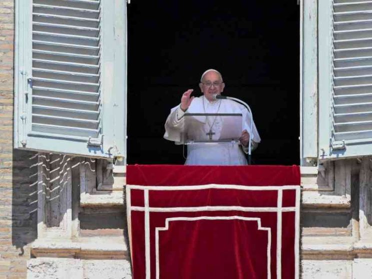 Il Papa, nelle piaghe di Gesù l’apertura a chi è ferito dalla vita