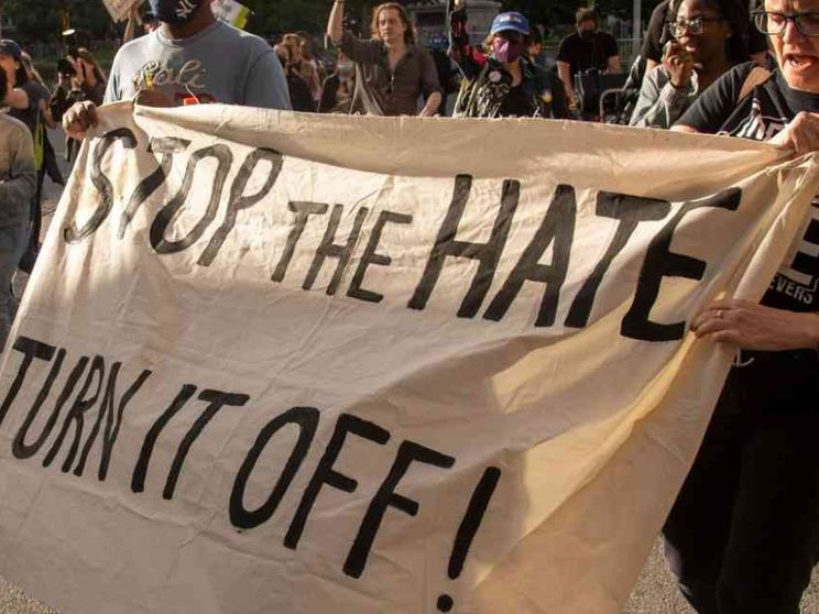 16enne afroamericano suona alla porta sbagliata, il proprietario gli spara