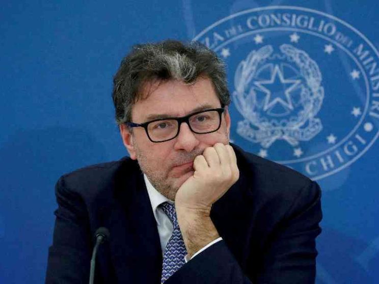 Giorgetti: ecco il piano natalità, tasse diverse per single e genitori