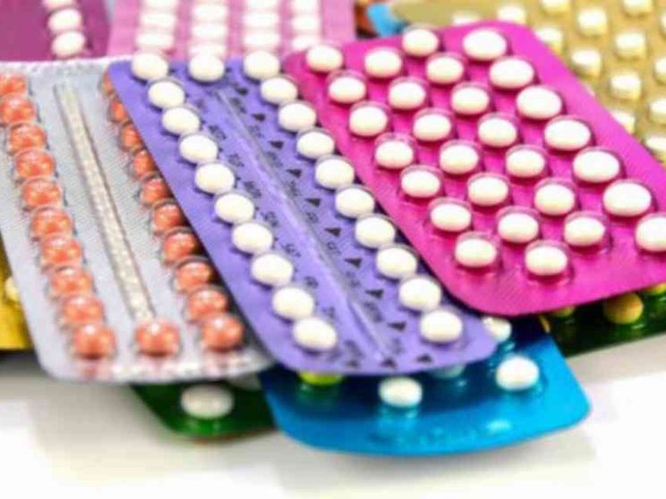 Pillola gratis per tutte. Le critiche: «Messaggio sbagliato alle più giovani»