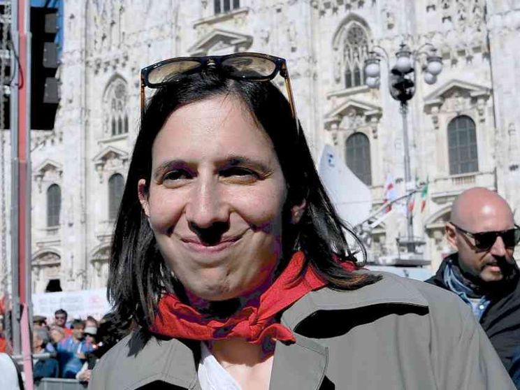 La diaspora preoccupa Schlein. E fa notizia il look curato da «un'armocromista»