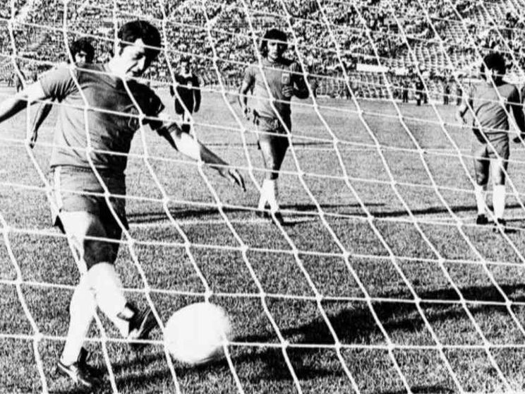 Valdès, un calcio libero in memoria di Neruda