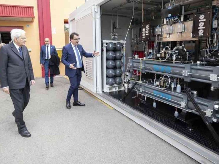 Mattarella: «Primo maggio festa della Repubblica fondata sul lavoro»