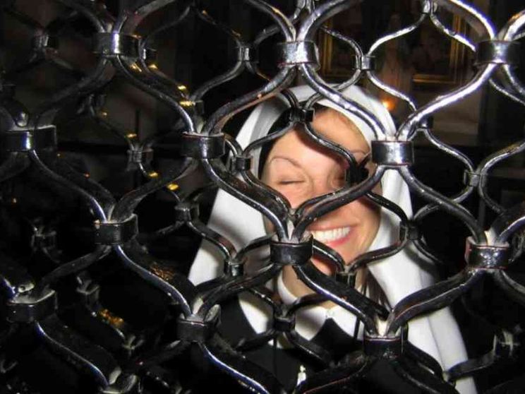 Paola e Angelo, da “promessi sposi” a “promessi a Dio”. Ora suora e prete