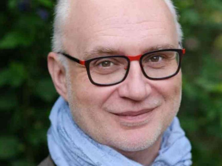 La storia Patrick C. Goujon, prete e gesuita nonostante gli abusi subiti