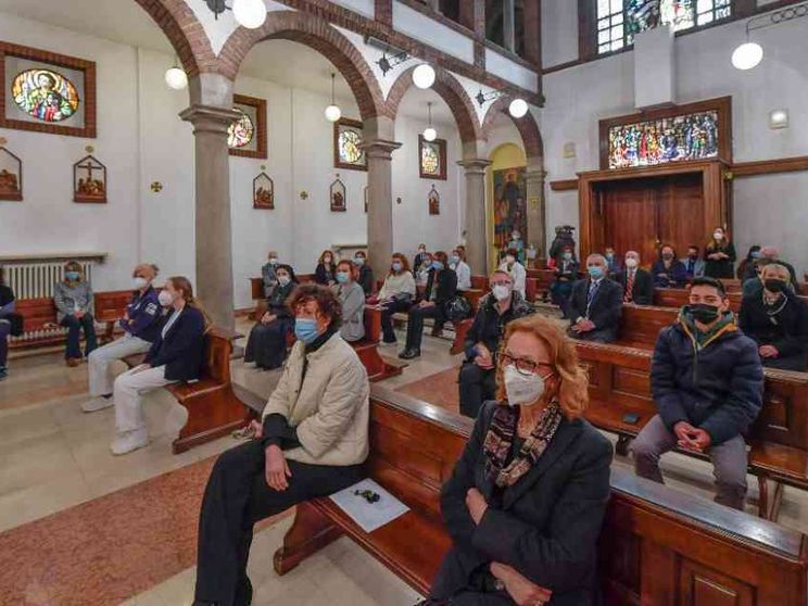 Le Messe tornano alla normalità dopo il Covid. Ma stop alle liturgie sul web