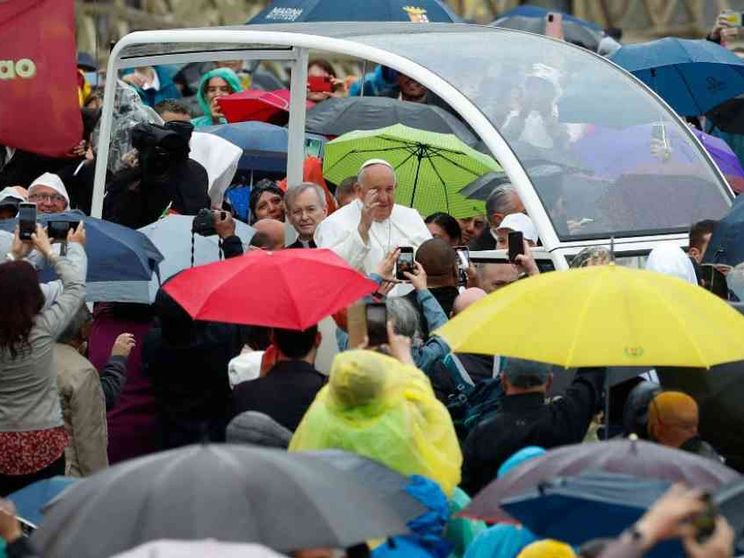 L'abbraccio con il Patriarca copto ortodosso Tawadros II