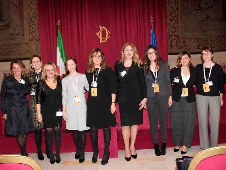 Essere donna è uno svantaggio oncologico: la parità si fa con il welfare