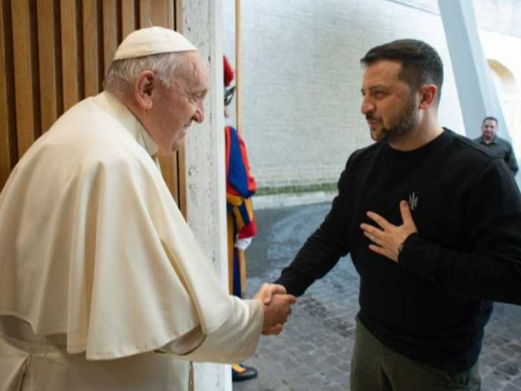 Papa Francesco assicura a Zelensky la sua «preghiera costante per la pace»