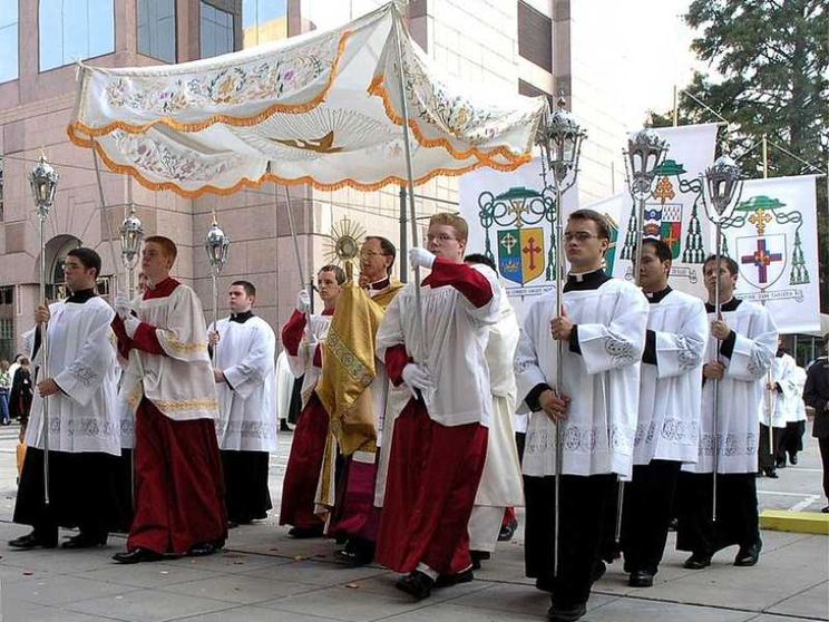 Processione eucaristica coast to coast