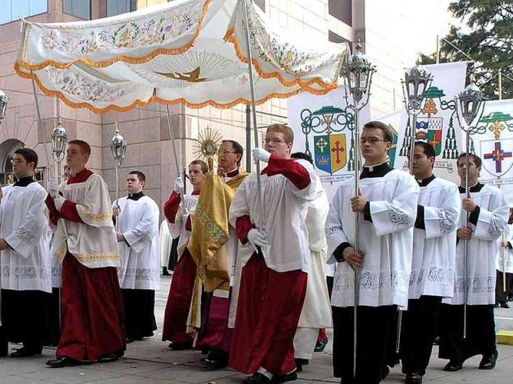 Processione eucaristica coast to coast