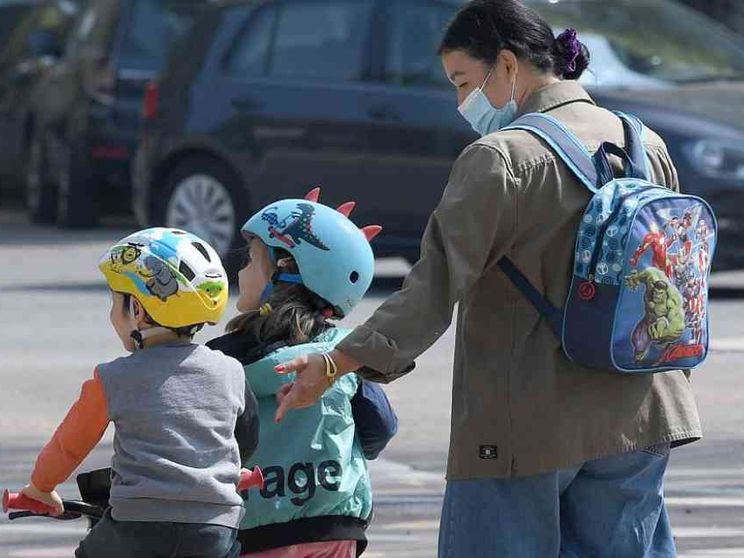 Le baby sitter in Francia costano la metà
