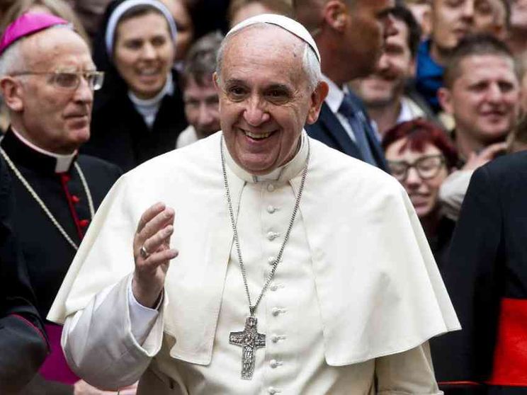 Papa Francesco: ripensare il mondo, strada di felicità