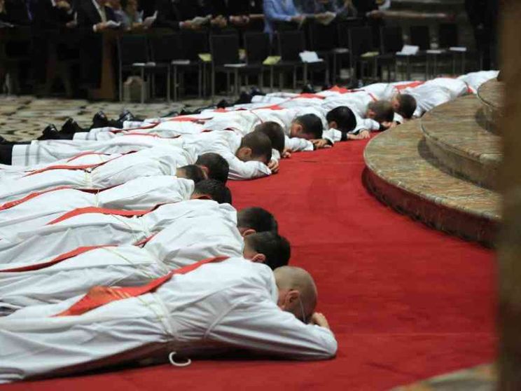 Nessun prete sotto i 30 anni? Un avviso, non una previsione