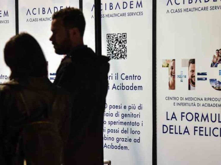 Al supermercato della maternità, tra spedizioni di gameti e uteri in affitto