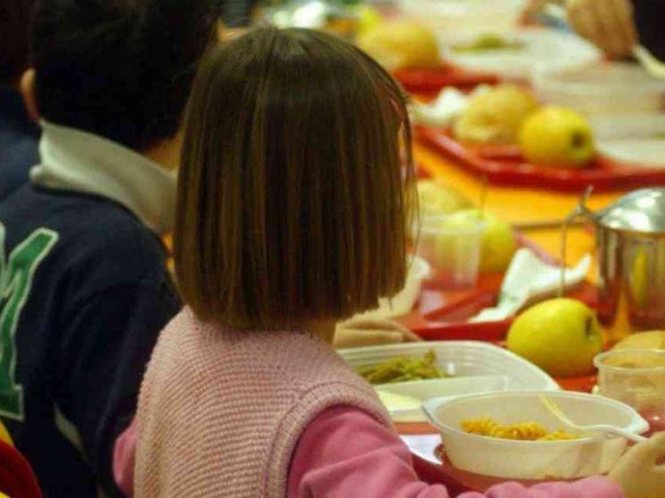 Mense scolastiche: a Torino 6,60 euro a pasto, a Roma 2. Ma mancano i locali