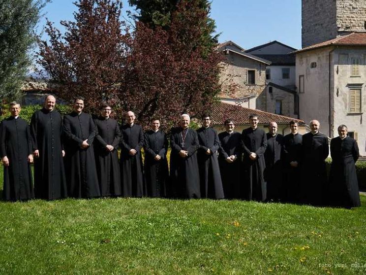 Nove giovani preti, segno di speranza per la diocesi di Giovanni XXIII