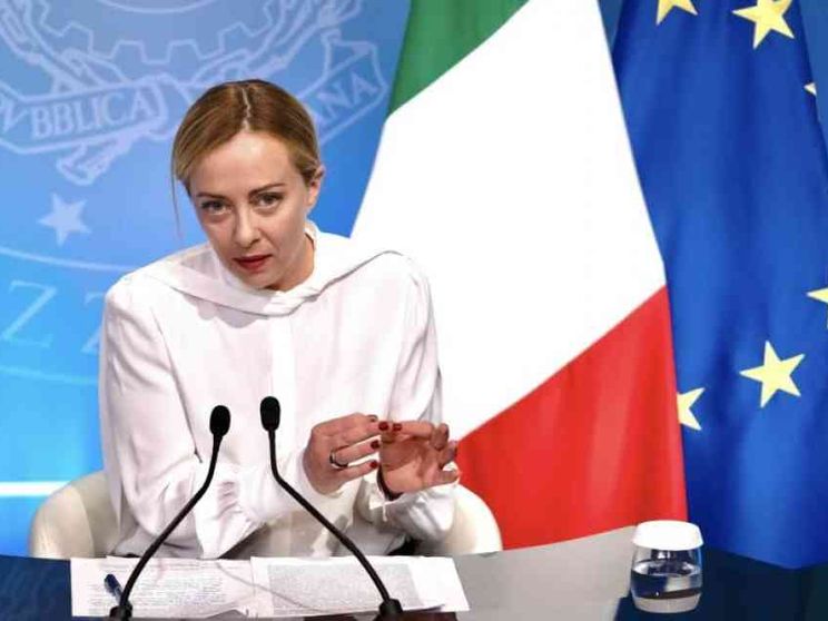 Meloni archivia la flat tax ma scivola sull'evasione: «No al pizzo di Stato»