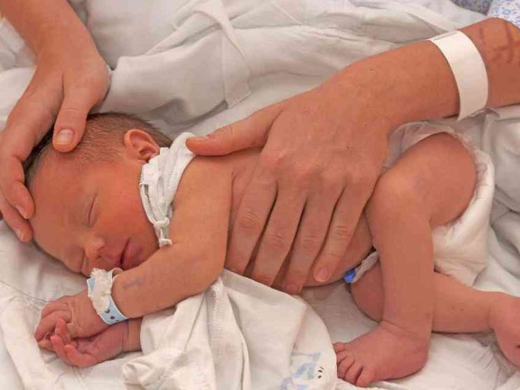 Sta bene la neonata abbandonata davanti all'ospedale